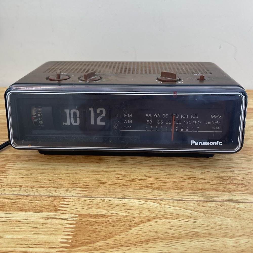 Vintage Panasonic RC-6253 AM/FM Flip Number Alarm Clock Radio Wood Grain